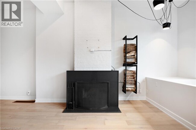 Photo - 676 Richmond St W Unité 105