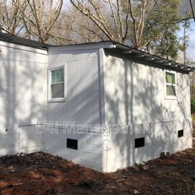 Building Photo - 70 W Smith Rd Rental