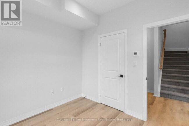 Photo - 155 Equestrian Way