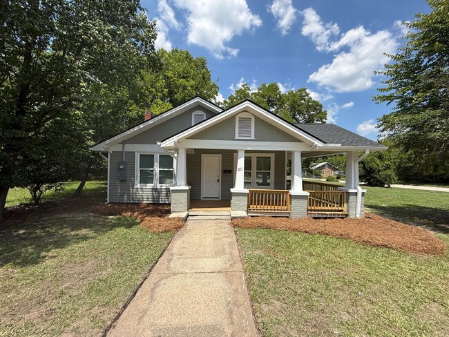Building Photo - Space, Style & Location—All Under One Roof—For $1250 a Month