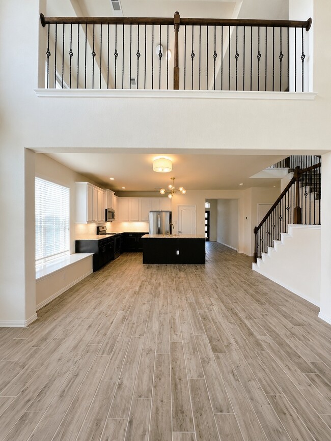 Photo - 1927 Willow Rock Way