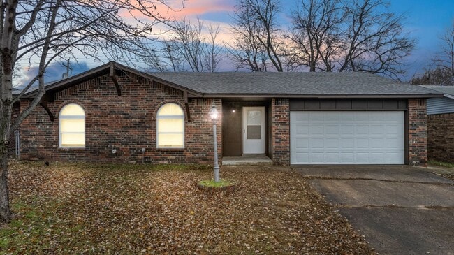 Building Photo - Updated 3 Bed 2 bath with 2 car garage! Rental