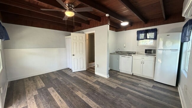 14035 W River Rd