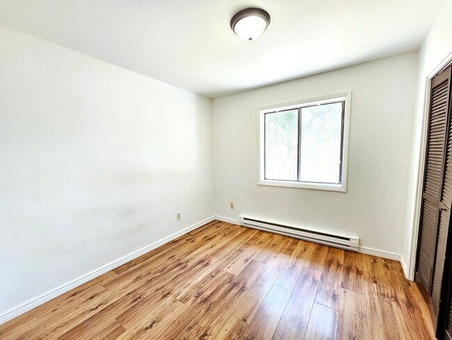 Photo - 2-3252 Mesa Ave