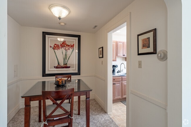 1R, 1BA - 800SF - Dining Room