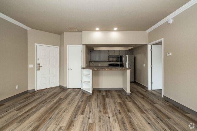 1BR, 1BA - 750SF - Family Room