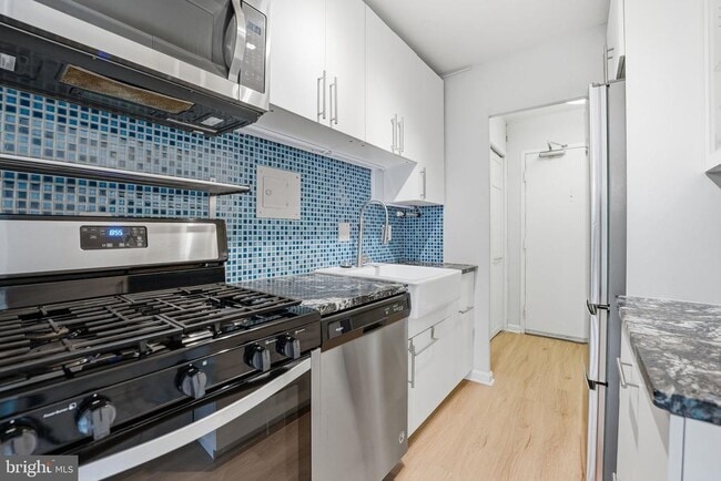 Photo - 1210 N Taft St Unidad 411