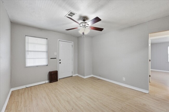 Photo - 1611 Ave C