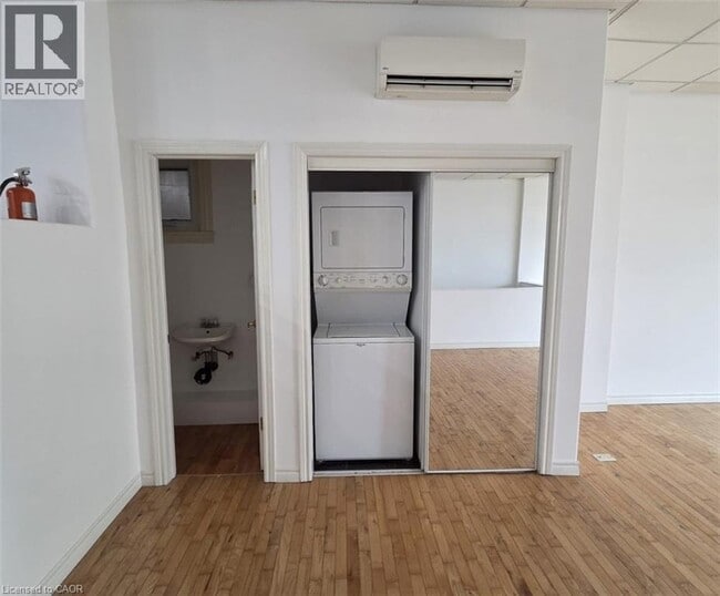 Photo - 7 King St N Unité UPPER