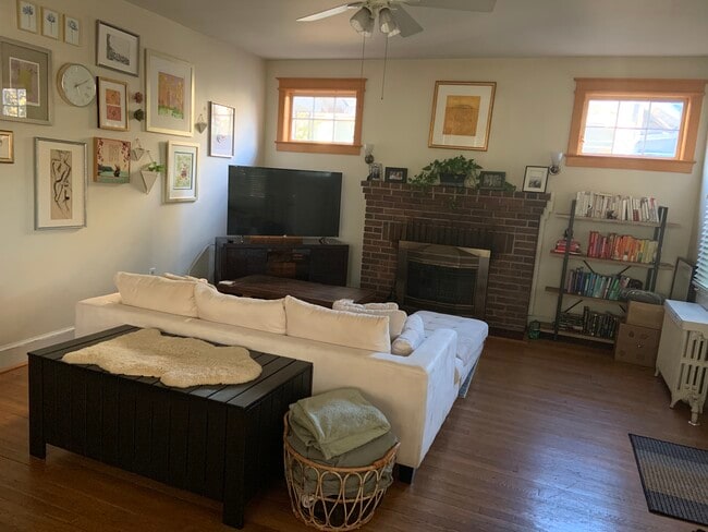 Plano de planta de la suite 203, 921 pies cuadrados (formato JPEG) - 6604 1st St NW Apartamentos Unidad 1