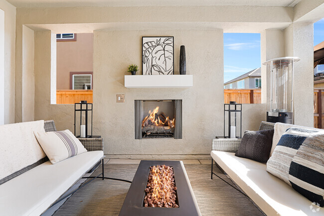 California room with fireplace (includes furniture, fire pit & decorations). - 5919 Lakestone Dr Rental