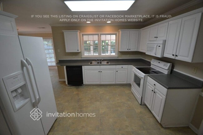 Photo - 613 Dahlia Way