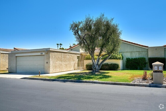 Building Photo - 39810 Bedford Dr Rental