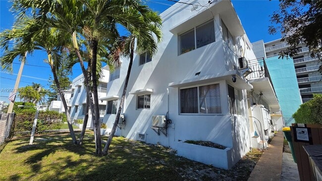 Building Photo - 7629 Dickens Ave Unit 7