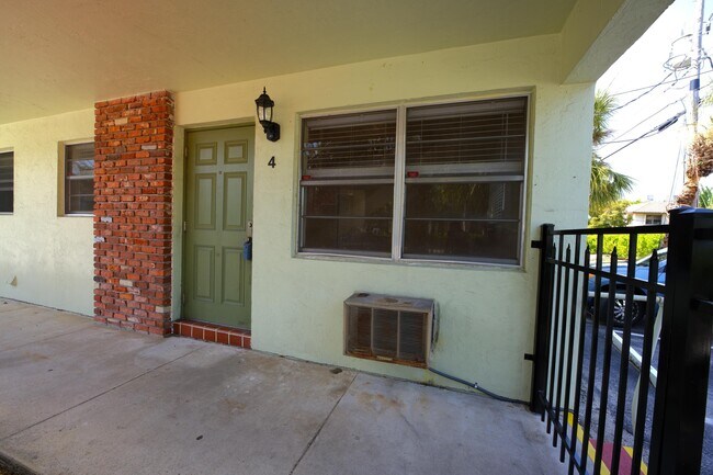 Photo - 220 Lucerne Ave Unit 4