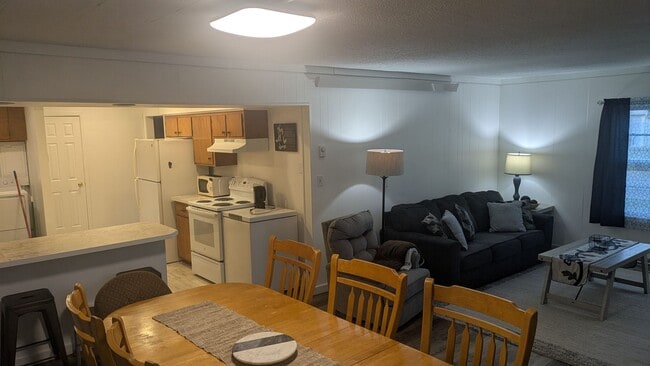 Photo - 3 Bedroom home with 2 car detached garage