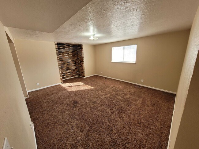 Photo - 125 W 1100 N