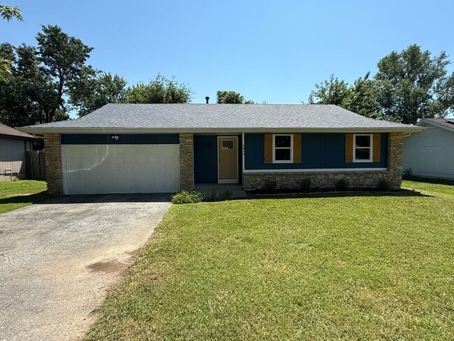 Building Photo - Remodeled 3 Bedroom 2 Bathroom home in Battlefield MO