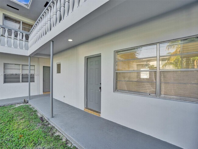 Photo - 5112 Hollywood Blvd Unit 7