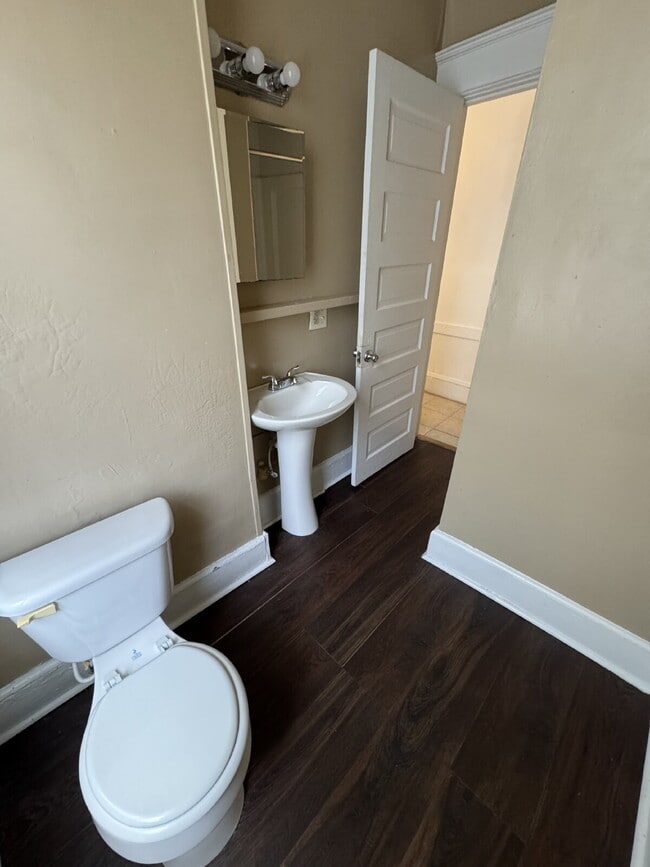 Building Photo - 1079 College St Unit #3 Rental