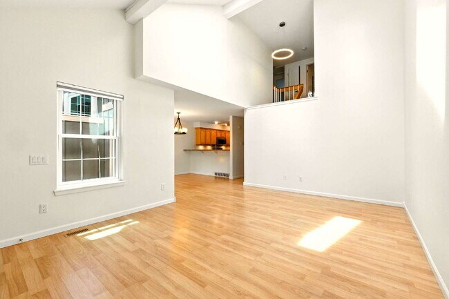 Photo - Gorgeous 3 Bed 2.5 Bath Townhome in Littleton! Unidad D