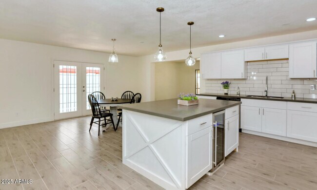 Photo - 1150 E Bishop Dr