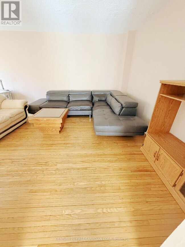 Photo - 575 Gainsborough Rd