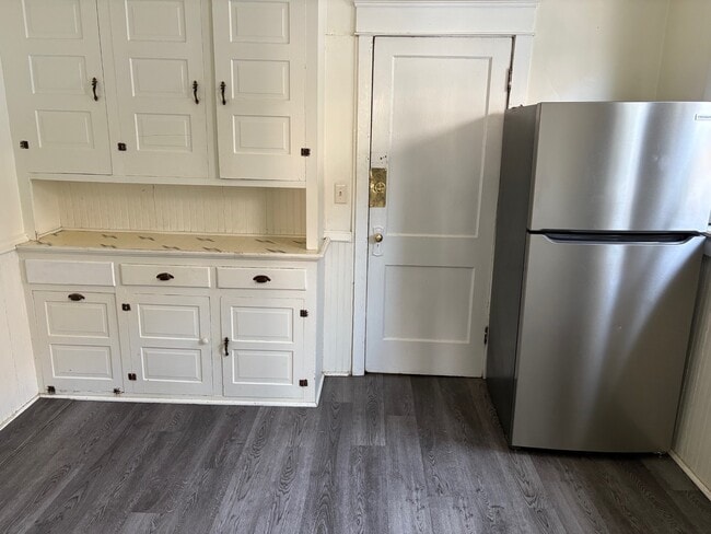 Photo - 145 E 30th St