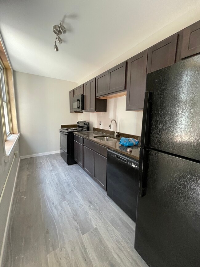 Photo - 1017 W Hamilton St Unit 1