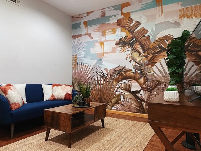 Building Photo - Furnished room/NOT APARTMENT Unit 3L