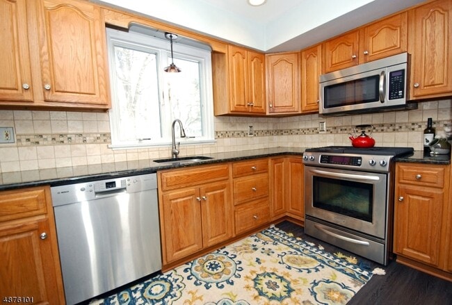 16 Deerfield Rd
