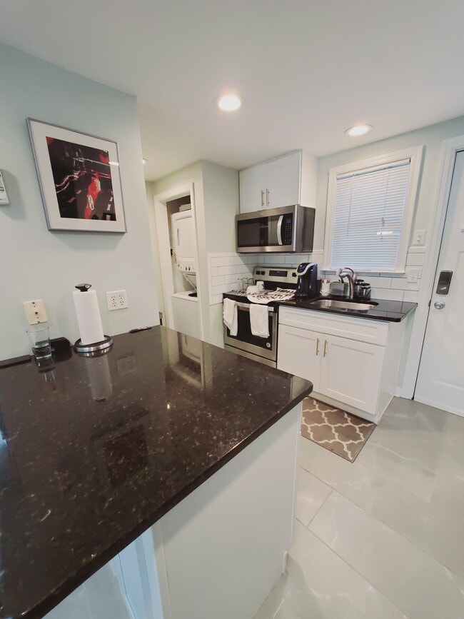 Building Photo - 11 Oscar St Unit 2