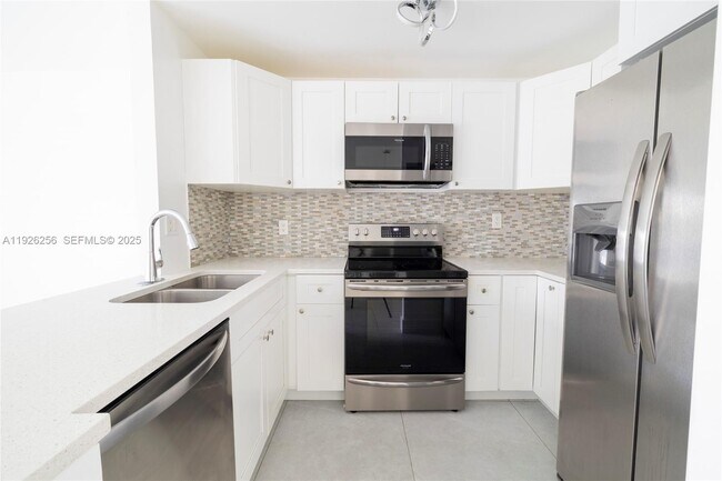 Building Photo - 8305 SW 72nd Ave Unit 110A