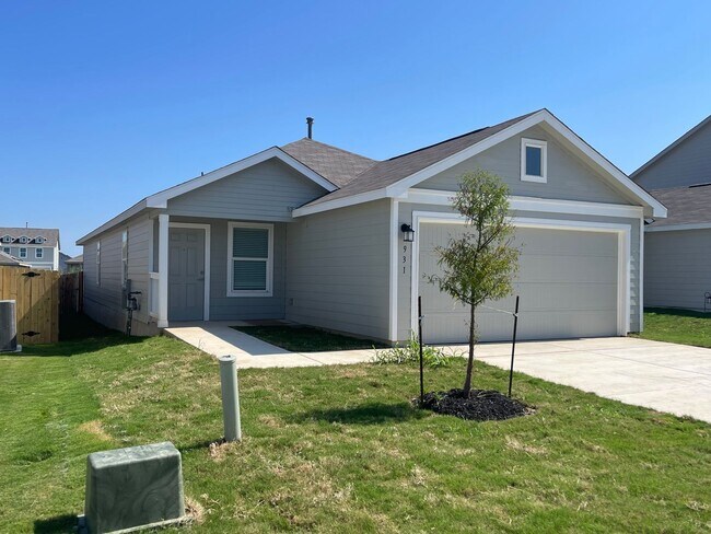 Building Photo - Spacious Single Story Home with Great Amen...