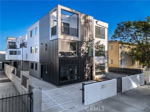 Building Photo - 1342 N Kingsley Dr