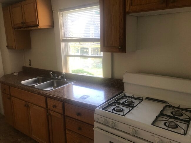 Photo - 110 E 44th St