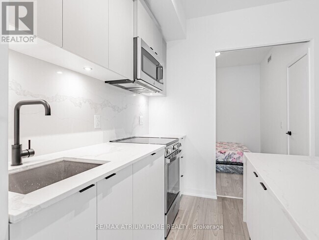 Photo - 285 Dufferin St Unit 827