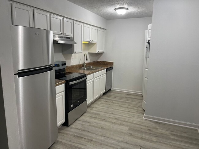 Building Photo - Modern 2-Bed, 1-Bath Oasis with Central Air and Gourmet Kitchen Unit P-D3