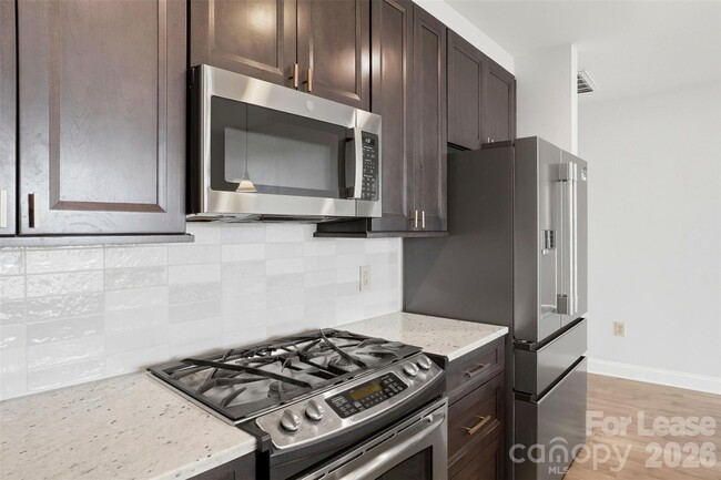 Photo - 701 Royal Ct Unit 911