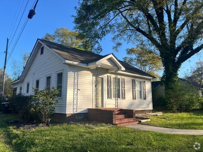 Building Photo - 3 Bedrooms, 2 Bathrooms - Home in North Rome!