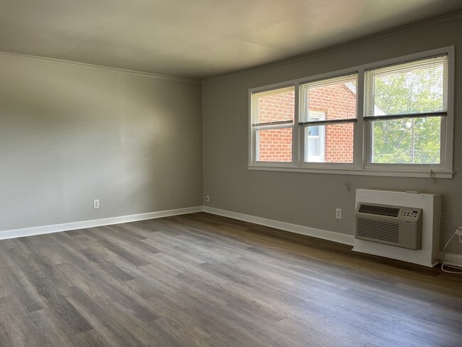 Photo - 709 Daniels St