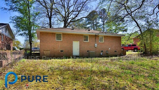 Photo - 125 Charleswood Dr