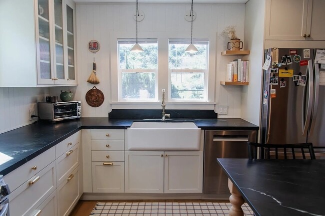 Photo - 647 Academy Rd