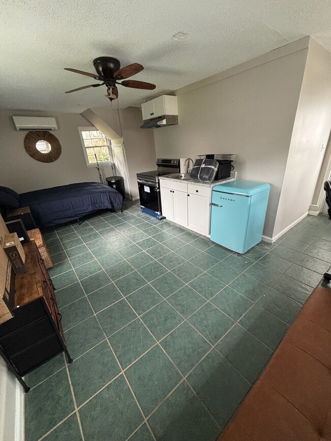 Photo - 1105 W Rock Spring Rd
