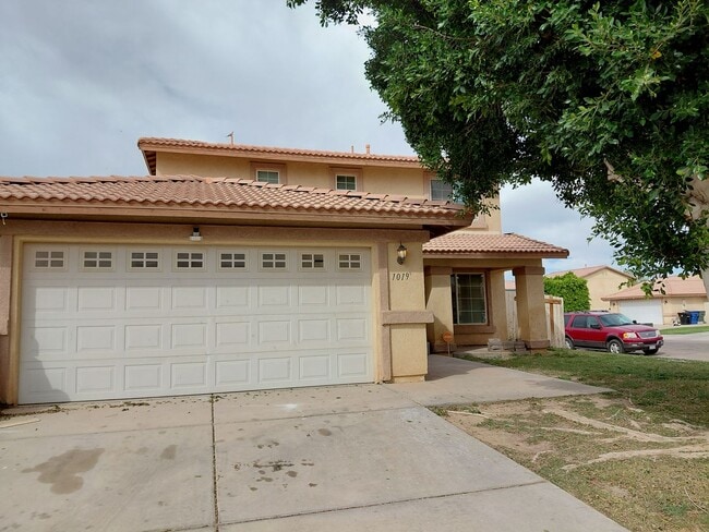 Building Photo - Beautiful Two-Story Corner Home for Rent in Parkside – Brawley