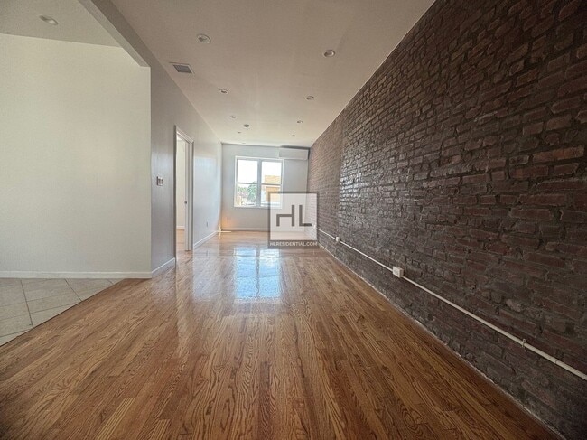 Fully Renovated 1-Bedroom Apartment in the... - Fully Renovated 1-Bedroom Apartment in the... Unit 2 F