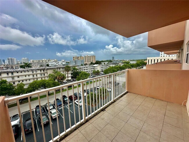 Photo - 2200 E Hallandale Beach Blvd Unit 611