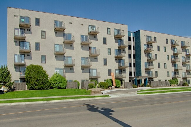 Building Photo - ReNew Knollwood