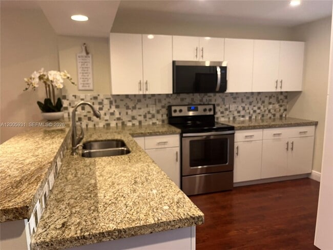 Building Photo - 201 Lakeview Dr Unit 204