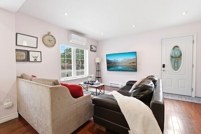 Photo - 4441 Lawrence Ave E Unit SI ID1574531P